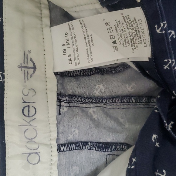 Dockers women's size 8 anchor shorts - Picture 2 of 6